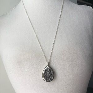 Essential oil pendant necklace